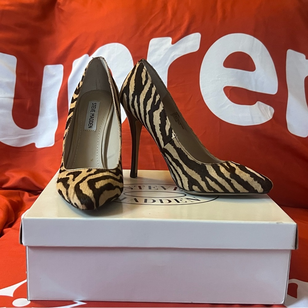 STEVE MADDEN INTRUD-L TIGER HEELS - 7 1/2 - PRE LOVED